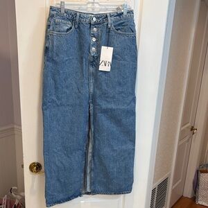 NWT Zara Classic Blue Denim Skirt Front and Back Slit